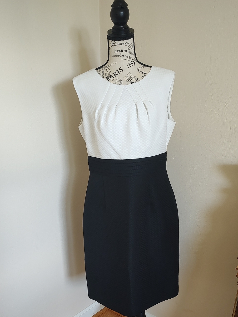 Classic Two-Tone Sheath Dress in White and Black